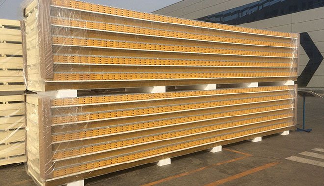 新西兰客户用于别墅项目100mm厚度PU复合板完成装箱